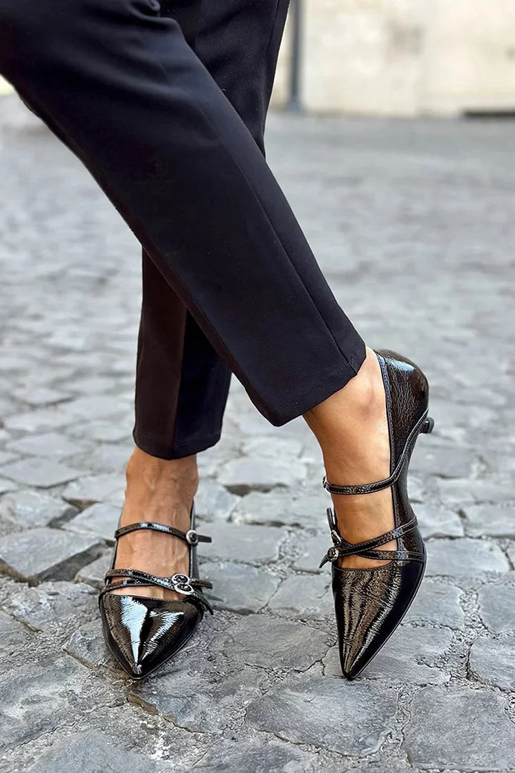 DÉCOLLETÉ A PUNTA CON DOPPIO CINTURINO