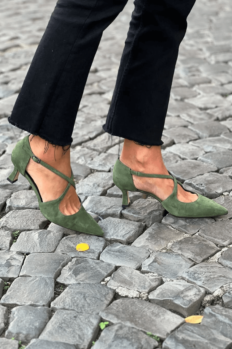 DÉCOLLETÉ SLINGBACK CON CINTURINO SOTTILE