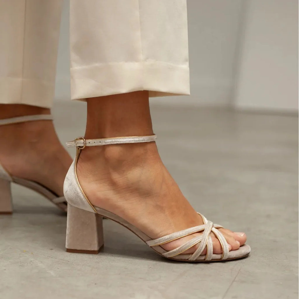 SANDALO ELEGANTE CON TACCO MEDIO