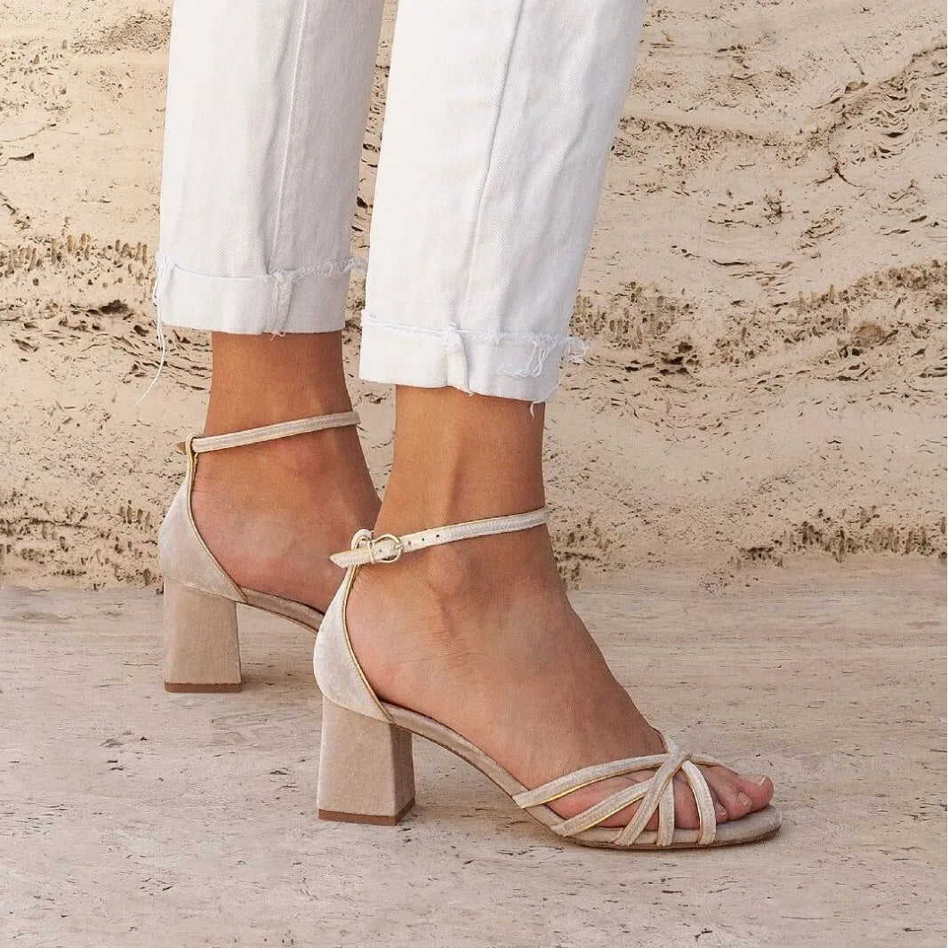 SANDALO ELEGANTE CON TACCO MEDIO