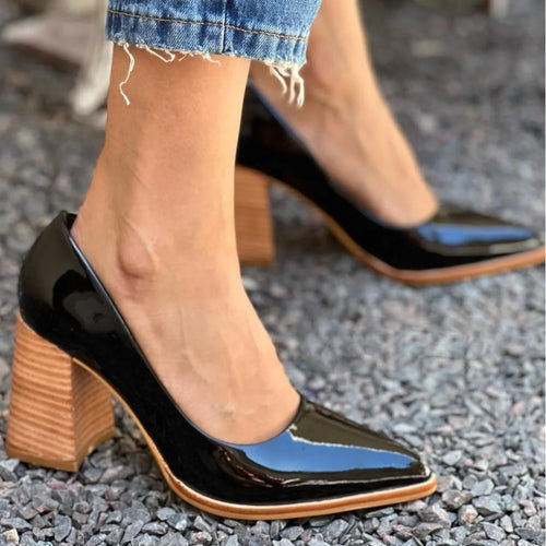 DÉCOLLETÉ A PUNTA CON TACCO GEOMETRICO